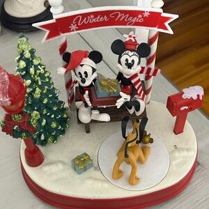 Disney Mickey and Minnie Christmas Musical spinning Goofy Light Up table topper